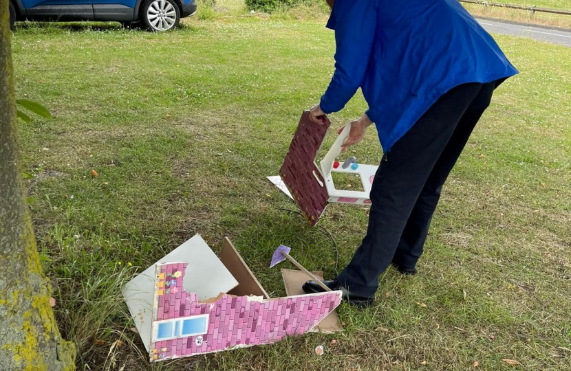 Litter Picking in Kenilworth Court 