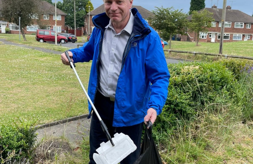 Litter Picking in Kenilworth Court 