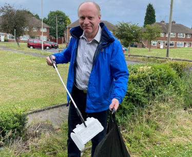 Litter Picking in Kenilworth Court 